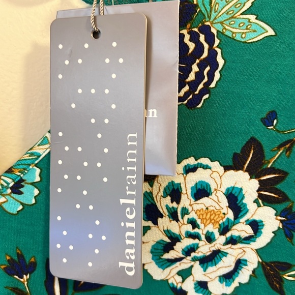 Daniel Rainn women’s 3x Sleeveless Green Blouse Crochet Trim Floral Print NWT - Picture 3 of 8